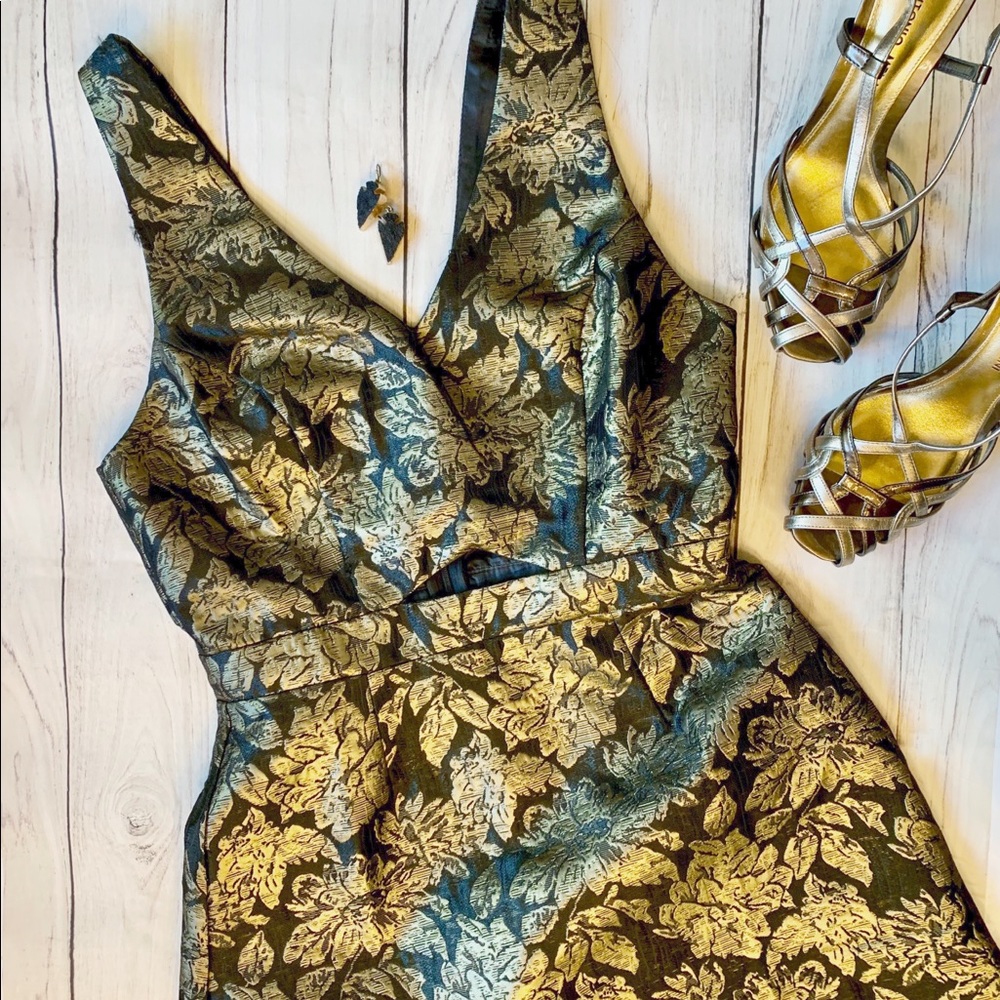 Perf Holiday Dress! Black n Gold Jaquard w/Cutout